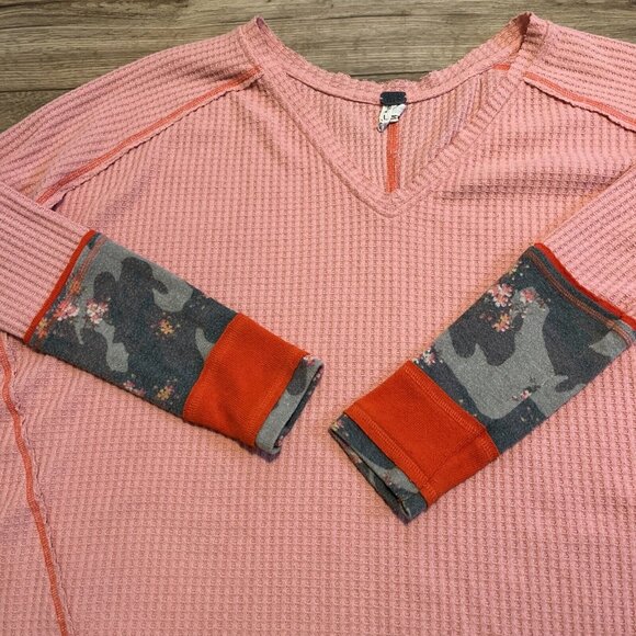Women's We the Free Camo Cuff Waffle Knit Top SZ Large Thermal Oversized Pink - Picture 7 of 11